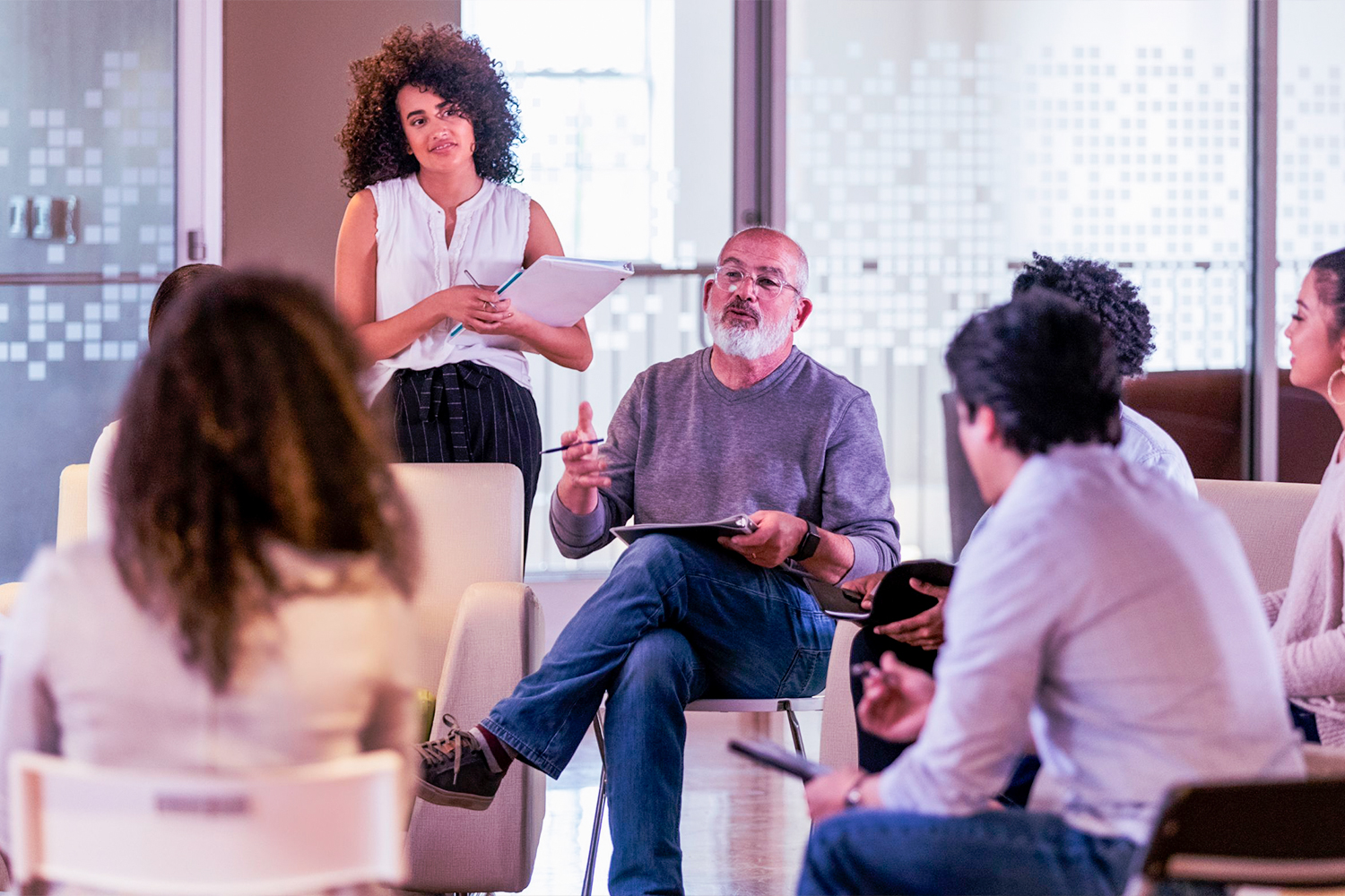 Resolución de Conflictos en Comunidades: Mediación vs. Vías Legales